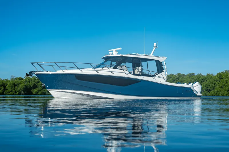 Slide: The Image of Boston Whaler 405 Conquest 2025 - 46