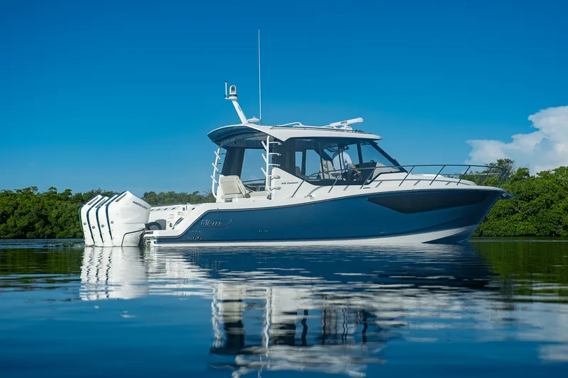 Slide: The Image of Boston Whaler 405 Conquest 2025 - 51