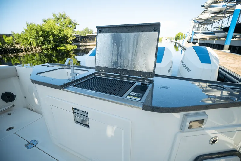 Slide: The Image of Boston Whaler 405 Conquest 2025 - 6