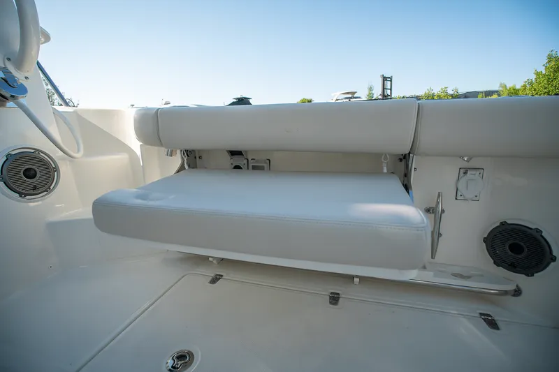 Slide: The Image of Boston Whaler 405 Conquest 2025 - 7