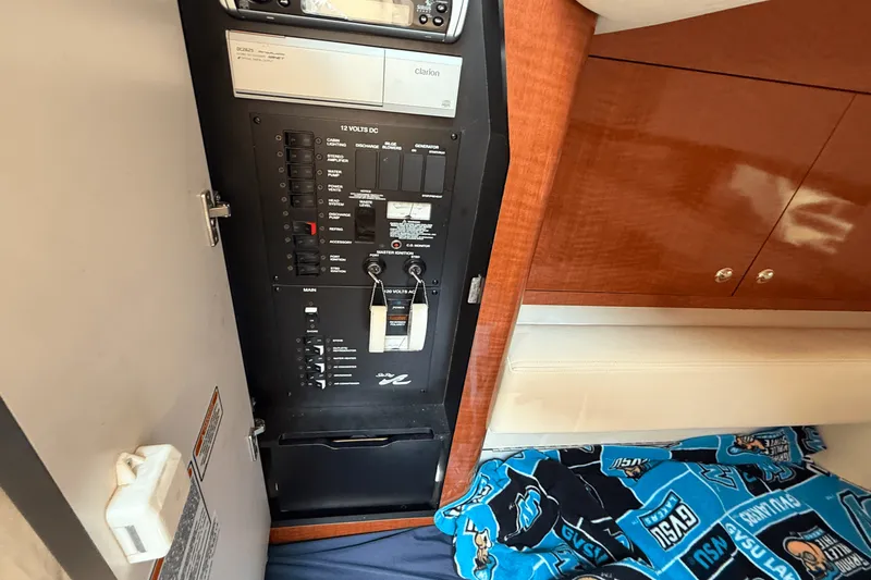 Slide: The Image of Sea Ray 320 SUNDANCER 2004 - 15