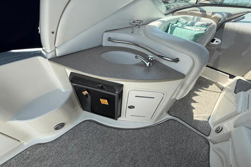 Slide: The Image of Sea Ray 320 SUNDANCER 2004 - 5