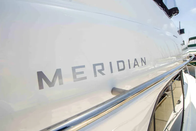 Slide: The Image of Meridian 381 Sedan 2002 - 25