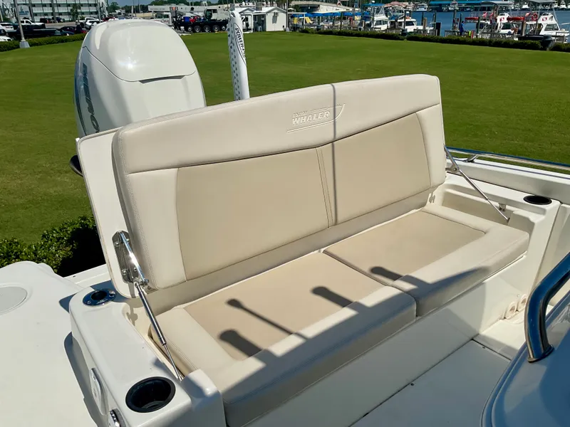 Slide: The Image of Boston Whaler 270 Dauntless 2019 - 10