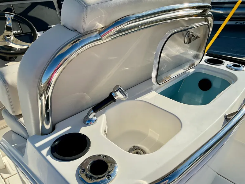 Slide: The Image of Boston Whaler 270 Dauntless 2019 - 11