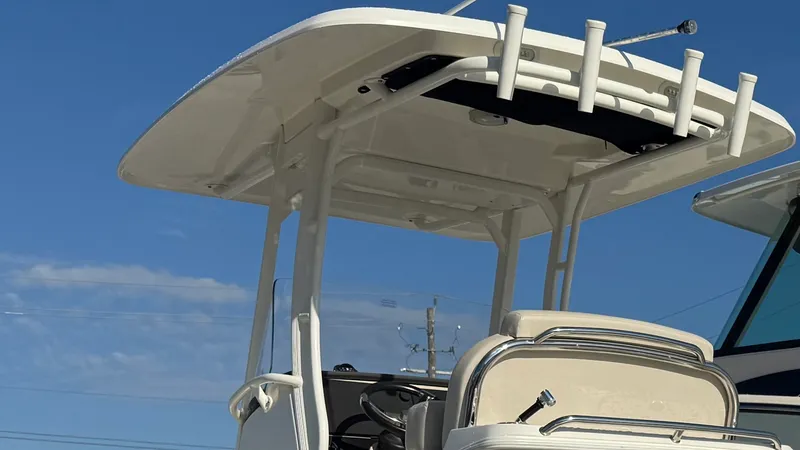 Slide: The Image of Boston Whaler 270 Dauntless 2019 - 14