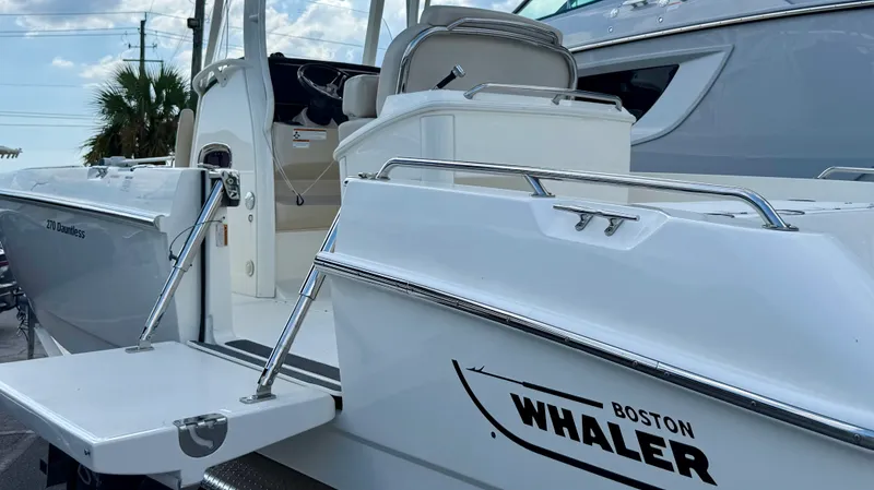 Slide: The Image of Boston Whaler 270 Dauntless 2019 - 21
