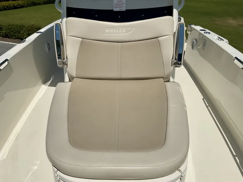 Slide: The Image of Boston Whaler 270 Dauntless 2019 - 26