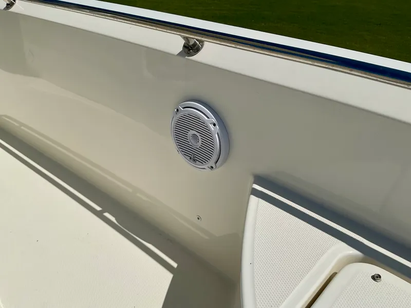 Slide: The Image of Boston Whaler 270 Dauntless 2019 - 28