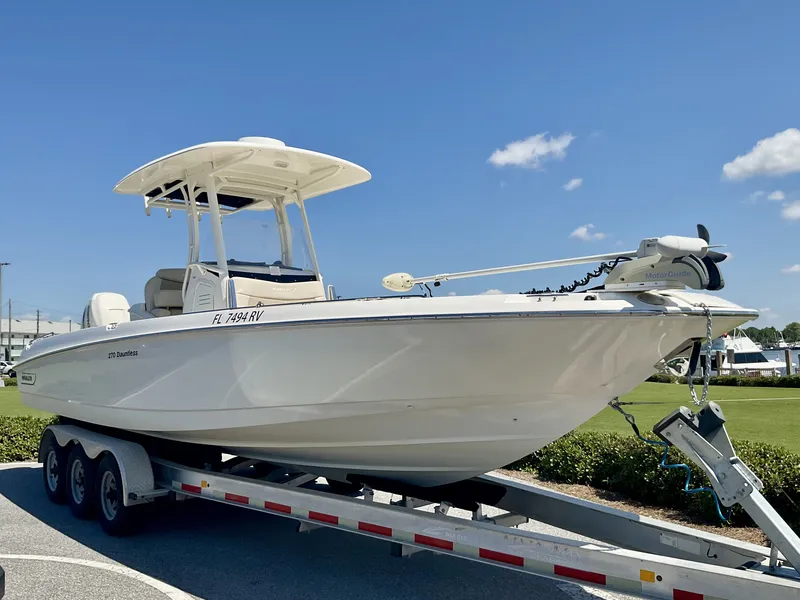 Slide: The Image of Boston Whaler 270 Dauntless 2019 - 3