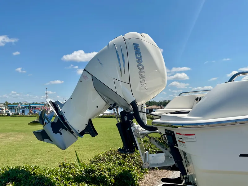 Slide: The Image of Boston Whaler 270 Dauntless 2019 - 5