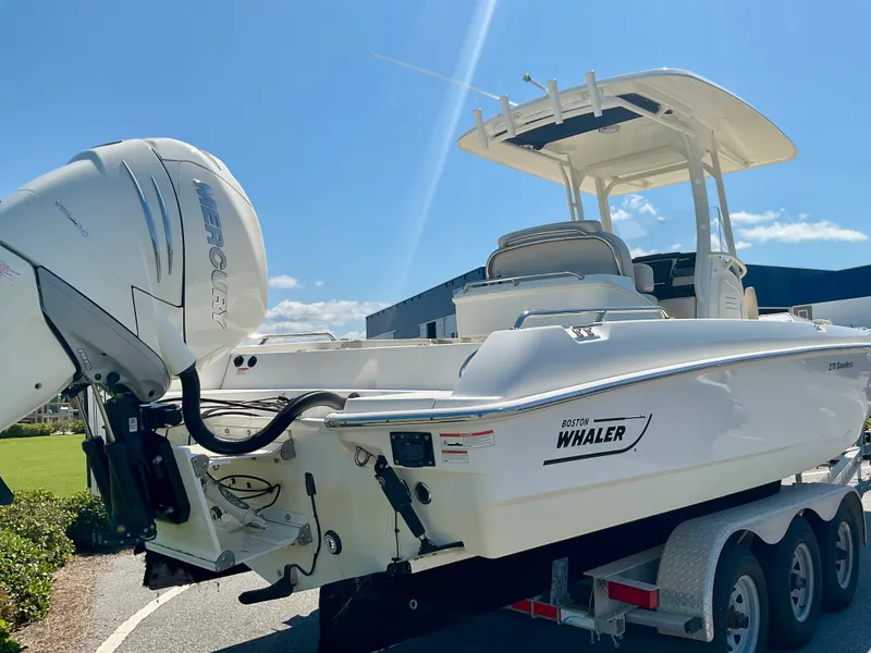 Slide: The Image of Boston Whaler 270 Dauntless 2019 - 6