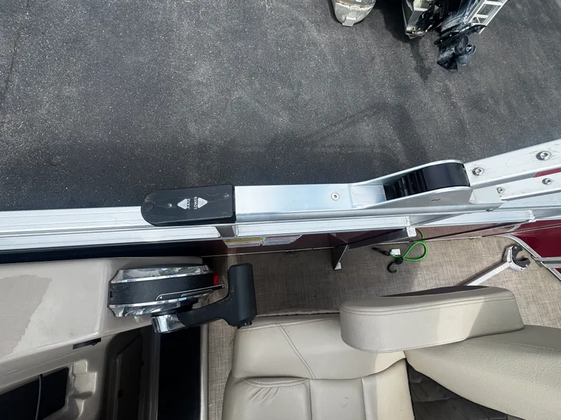 Slide: The Image of Tracker PARTY BARGE 20 DLX 2023 - 12