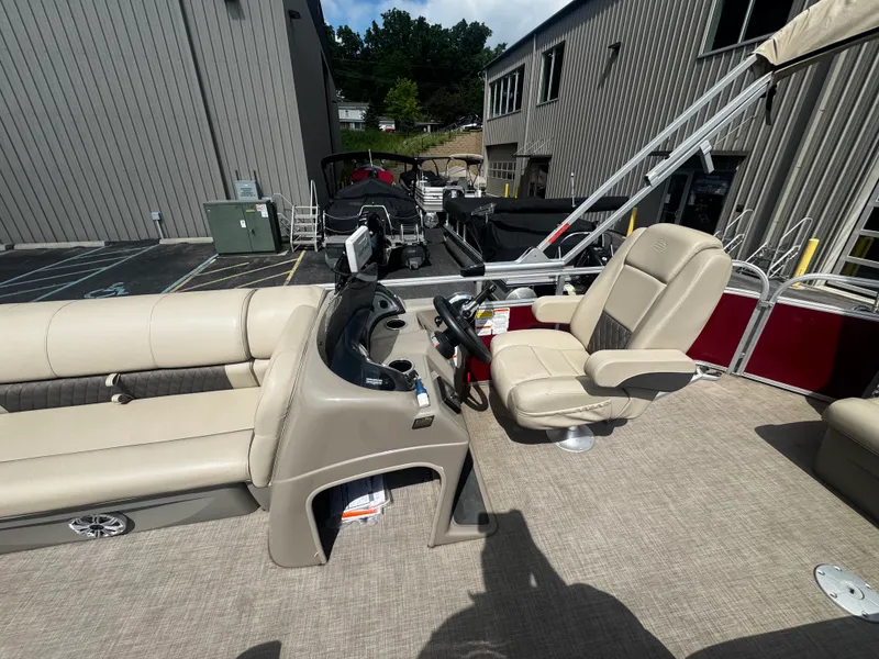 Slide: The Image of Tracker PARTY BARGE 20 DLX 2023 - 16