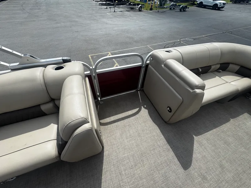 Slide: The Image of Tracker PARTY BARGE 20 DLX 2023 - 17