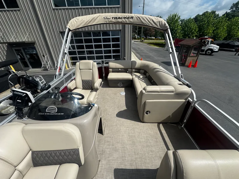 Slide: The Image of Tracker PARTY BARGE 20 DLX 2023 - 19