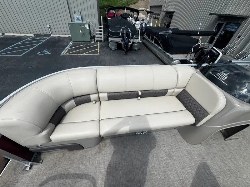 Slide: The Image of Tracker PARTY BARGE 20 DLX 2023 - 21
