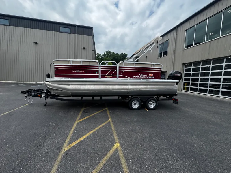 Slide: The Image of Tracker PARTY BARGE 20 DLX 2023 - 6