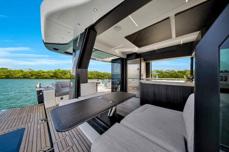 Slide: The Image of Galeon 560 FLY 2025 - 100