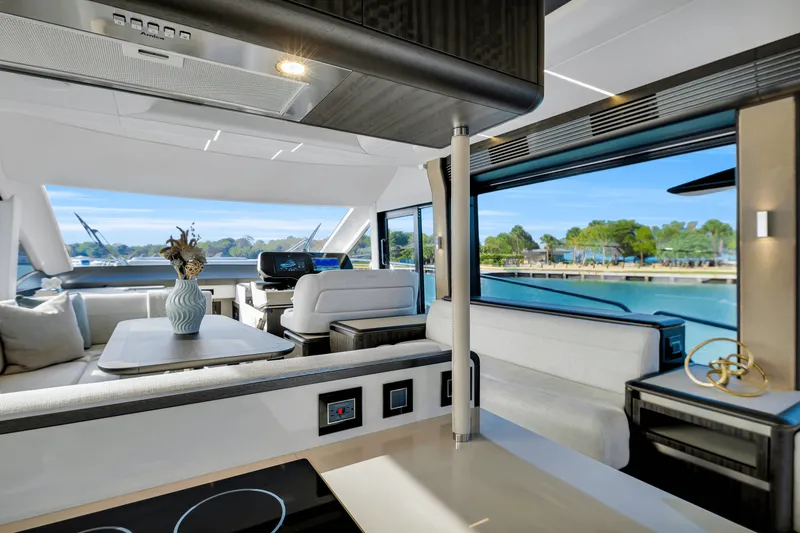 Slide: The Image of Galeon 560 FLY 2025 - 103