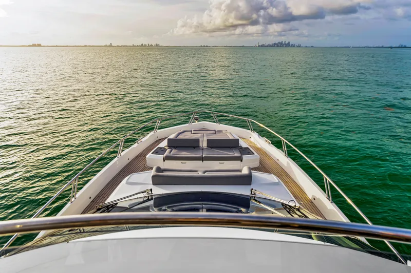 Slide: The Image of Galeon 560 FLY 2025 - 110