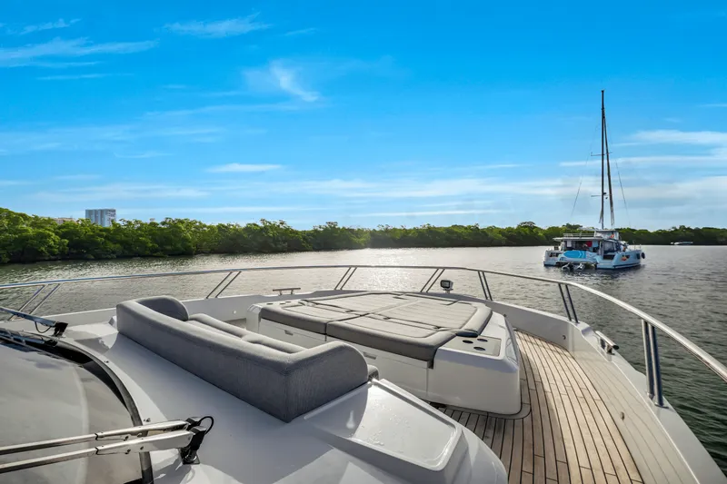 Slide: The Image of Galeon 560 FLY 2025 - 112