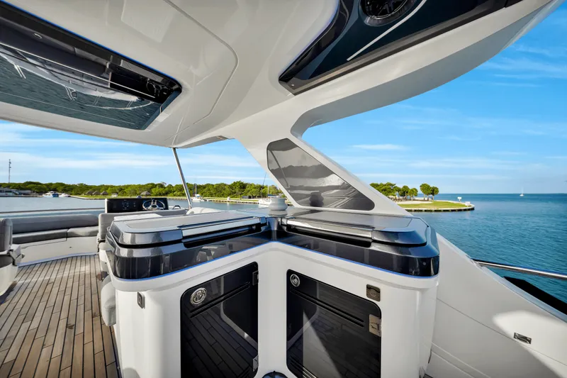 Slide: The Image of Galeon 560 FLY 2025 - 113
