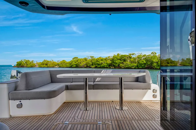 Slide: The Image of Galeon 560 FLY 2025 - 114