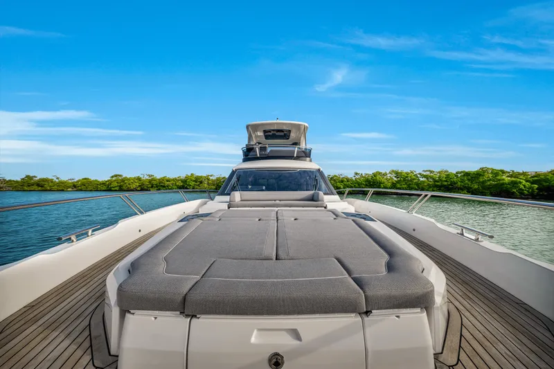 Slide: The Image of Galeon 560 FLY 2025 - 117