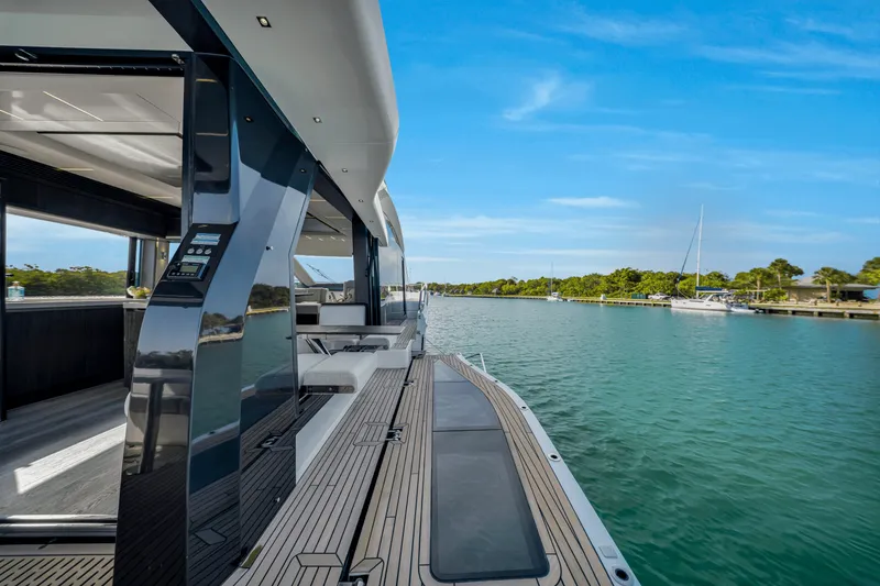 Slide: The Image of Galeon 560 FLY 2025 - 119