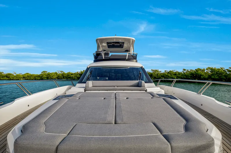 Slide: The Image of Galeon 560 FLY 2025 - 120