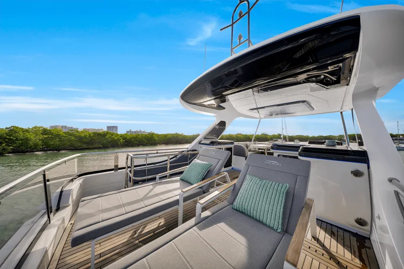 Slide: The Image of Galeon 560 FLY 2025 - 121