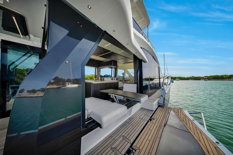 Slide: The Image of Galeon 560 FLY 2025 - 122