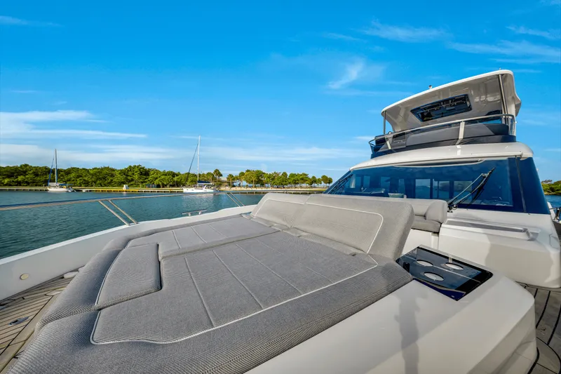 Slide: The Image of Galeon 560 FLY 2025 - 123