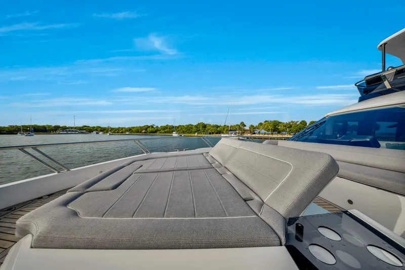 Slide: The Image of Galeon 560 FLY 2025 - 125