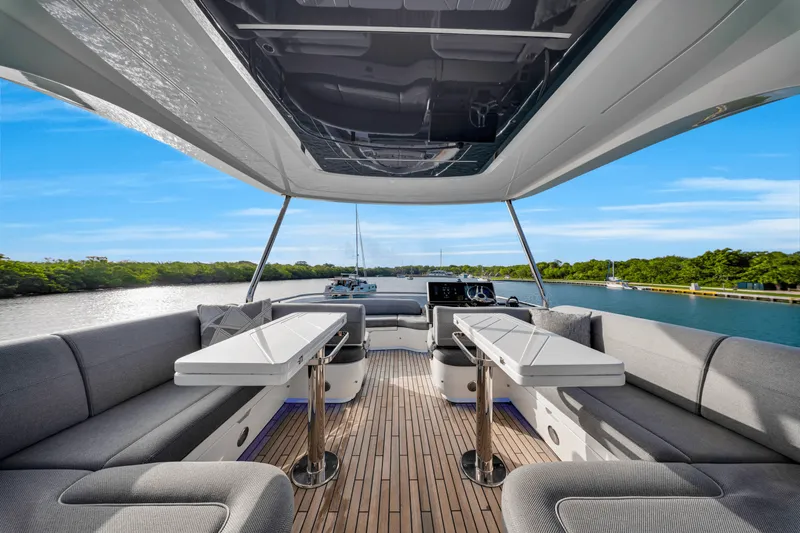 Slide: The Image of Galeon 560 FLY 2025 - 126