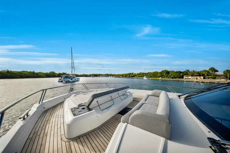 Slide: The Image of Galeon 560 FLY 2025 - 128