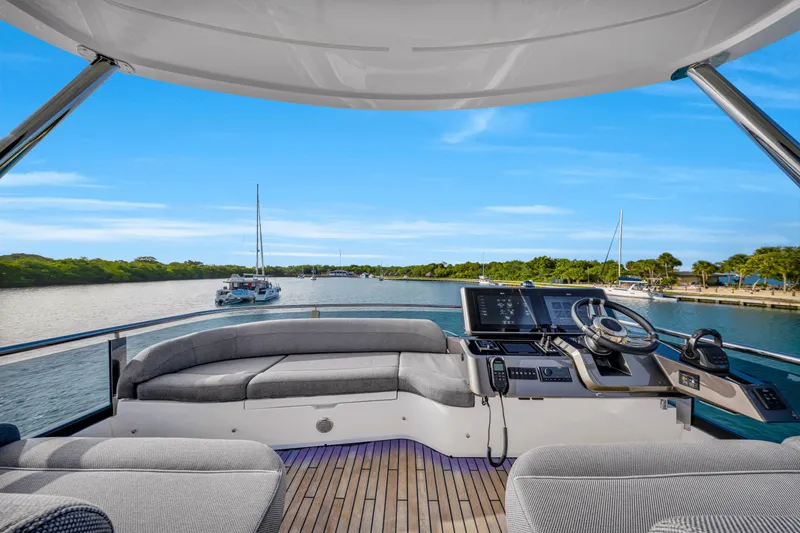 Slide: The Image of Galeon 560 FLY 2025 - 129