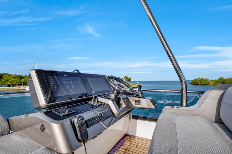 Slide: The Image of Galeon 560 FLY 2025 - 131