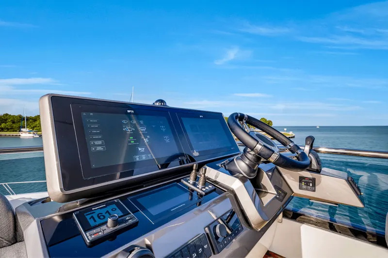 Slide: The Image of Galeon 560 FLY 2025 - 132