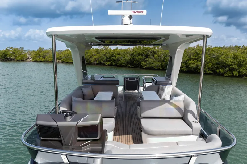 Slide: The Image of Galeon 560 FLY 2025 - 156