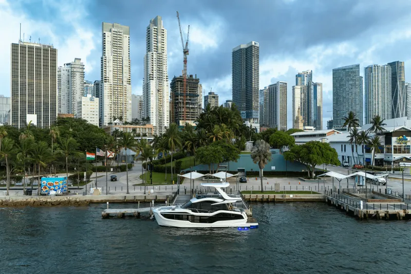 Slide: The Image of Galeon 560 FLY 2025 - 157