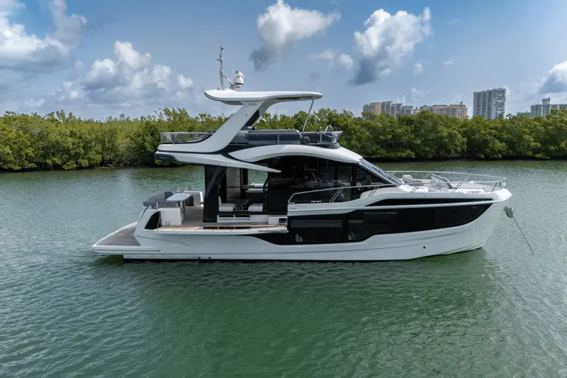 Slide: The Image of Galeon 560 FLY 2025 - 165