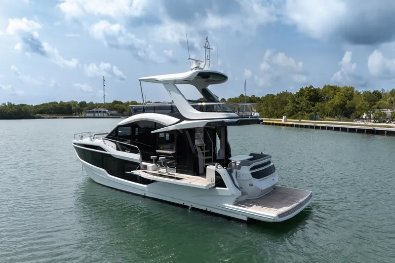 Slide: The Image of Galeon 560 FLY 2025 - 171