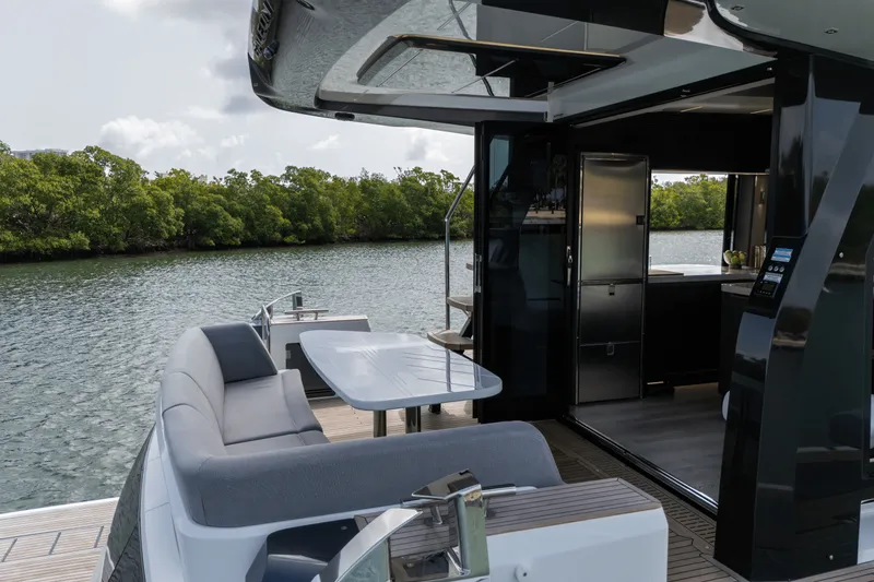 Slide: The Image of Galeon 560 FLY 2025 - 173