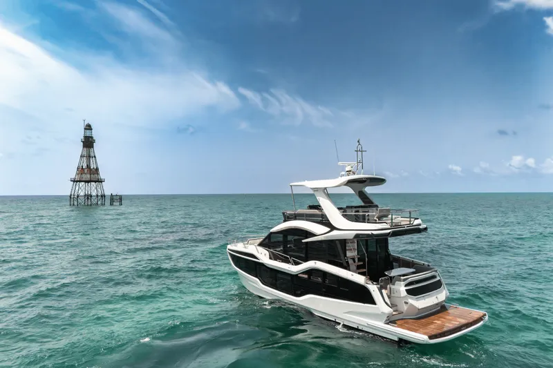 Slide: The Image of Galeon 560 FLY 2025 - 178