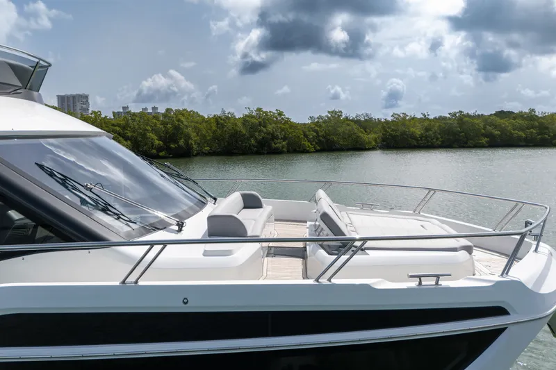 Slide: The Image of Galeon 560 FLY 2025 - 179