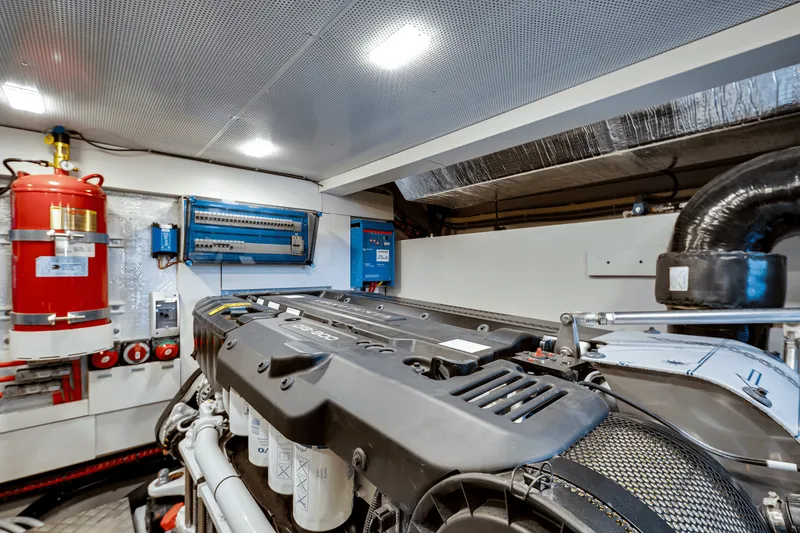 Slide: The Image of Galeon 560 FLY 2025 - 18