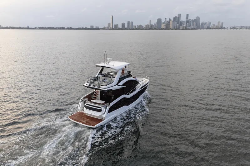 Slide: The Image of Galeon 560 FLY 2025 - 195