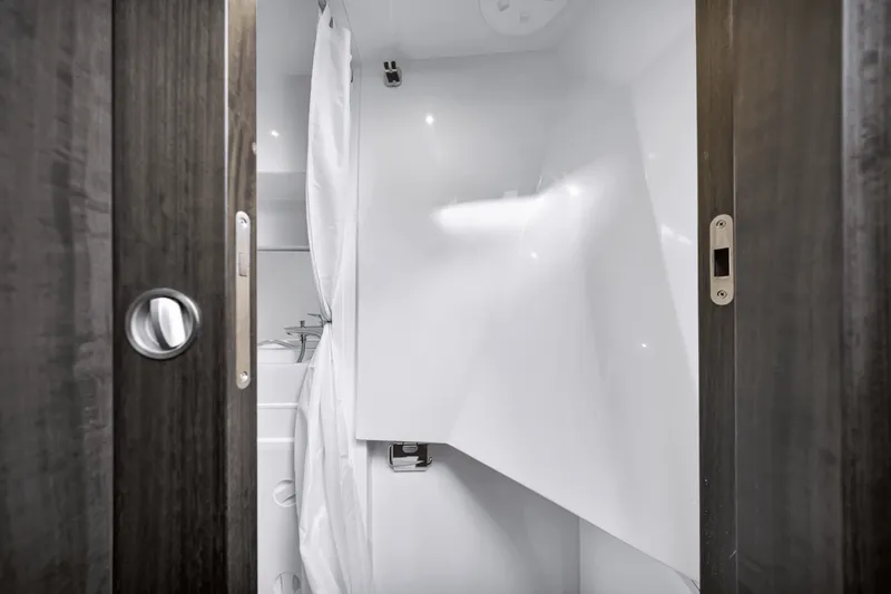 Slide: The Image of Galeon 560 FLY 2025 - 21